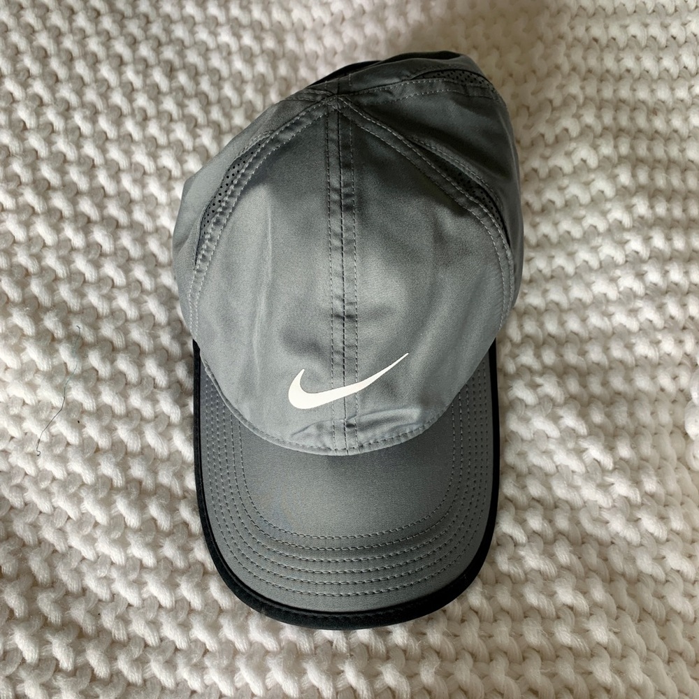 Nike Women’s Featherlight Dri-Fit Hat